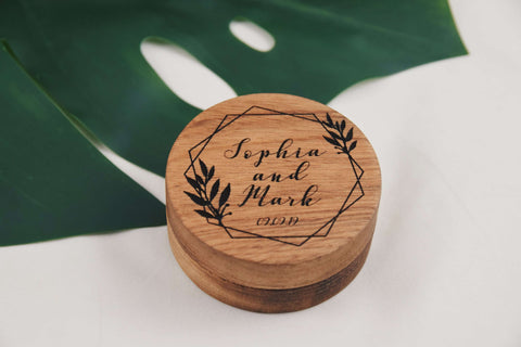 Round engraved ring box